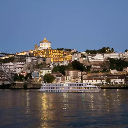Centrally Located In * 포르투