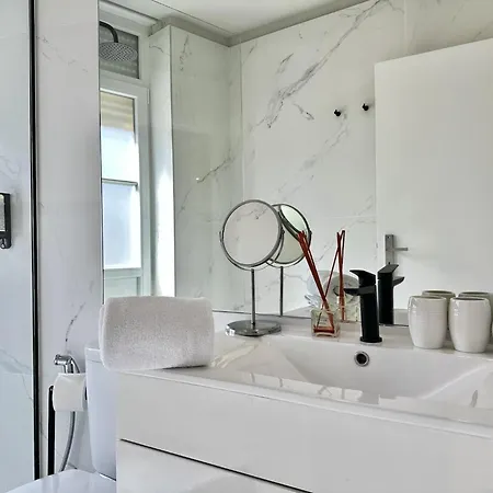 Centrally Located In * Porto