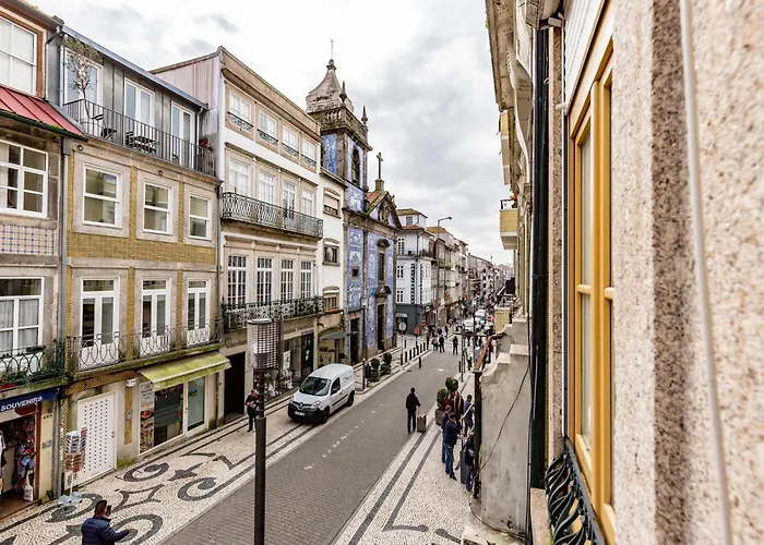 Centrally Located In Apartment *